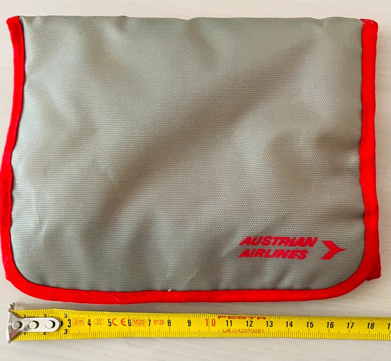 Menší firemní taštička letecké společnosti Austrian Airlines