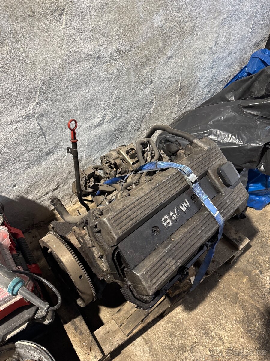 Motor bmw e30 318is M42B18