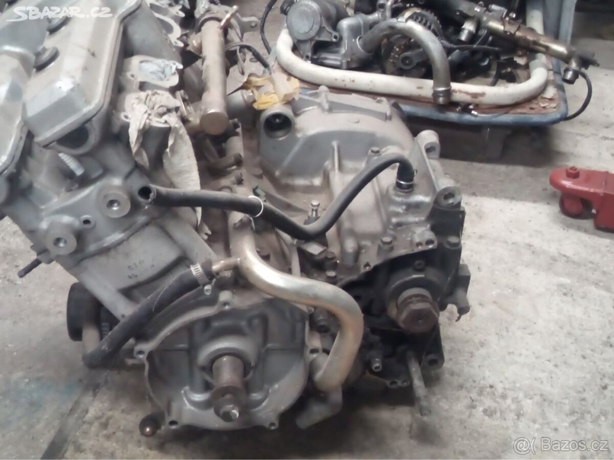 Motor fzr 600