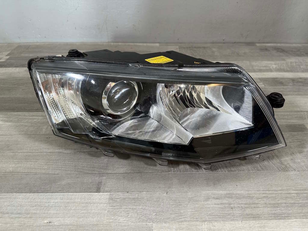 ŠKODA OCTAVIA 3 13-17 světlo PP XENON - 5E1941016A