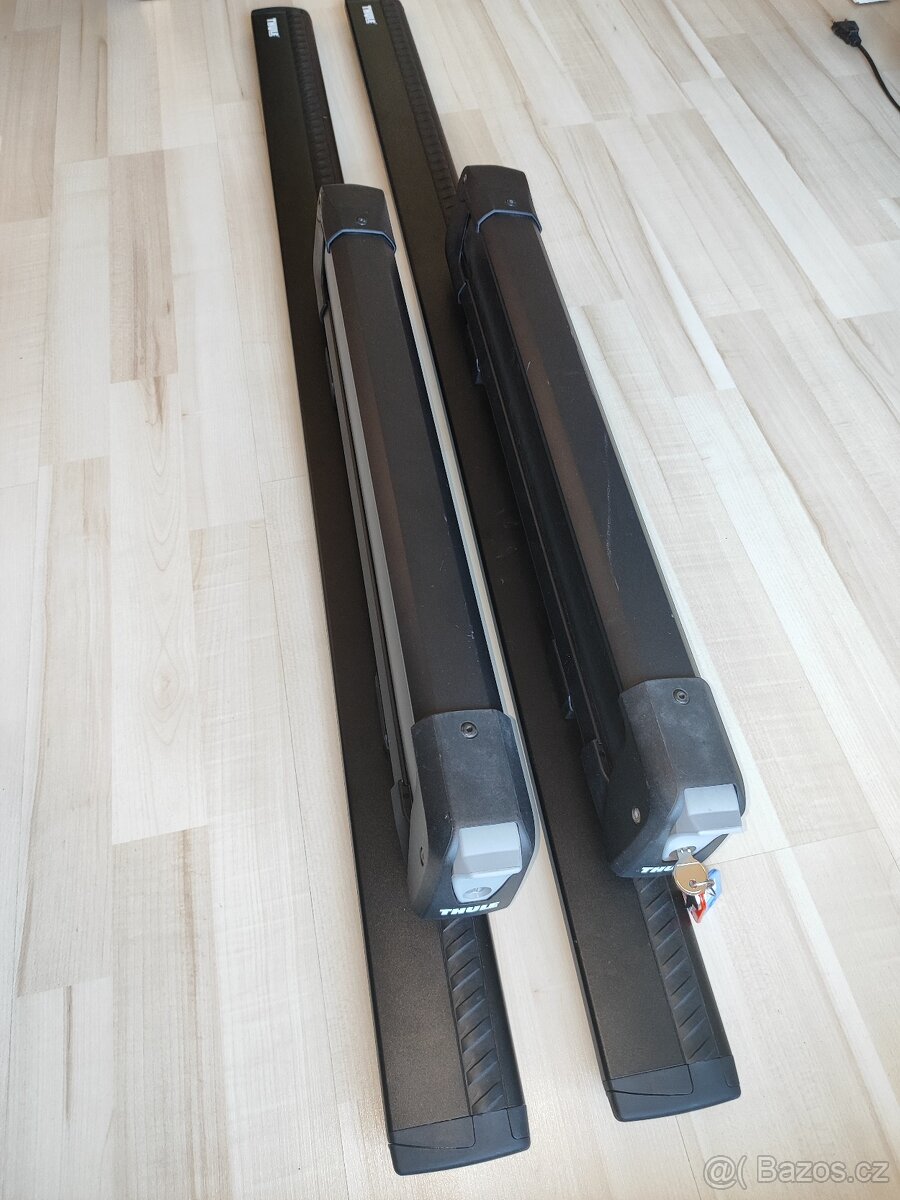 Nosič na lyže Thule Snowpack M+ příčníky Thule WingBar black