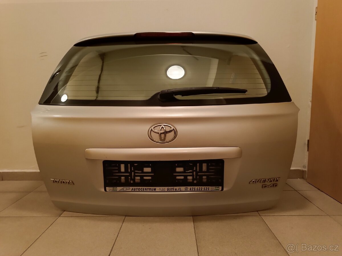 Dveře Toyota Avensis T25
