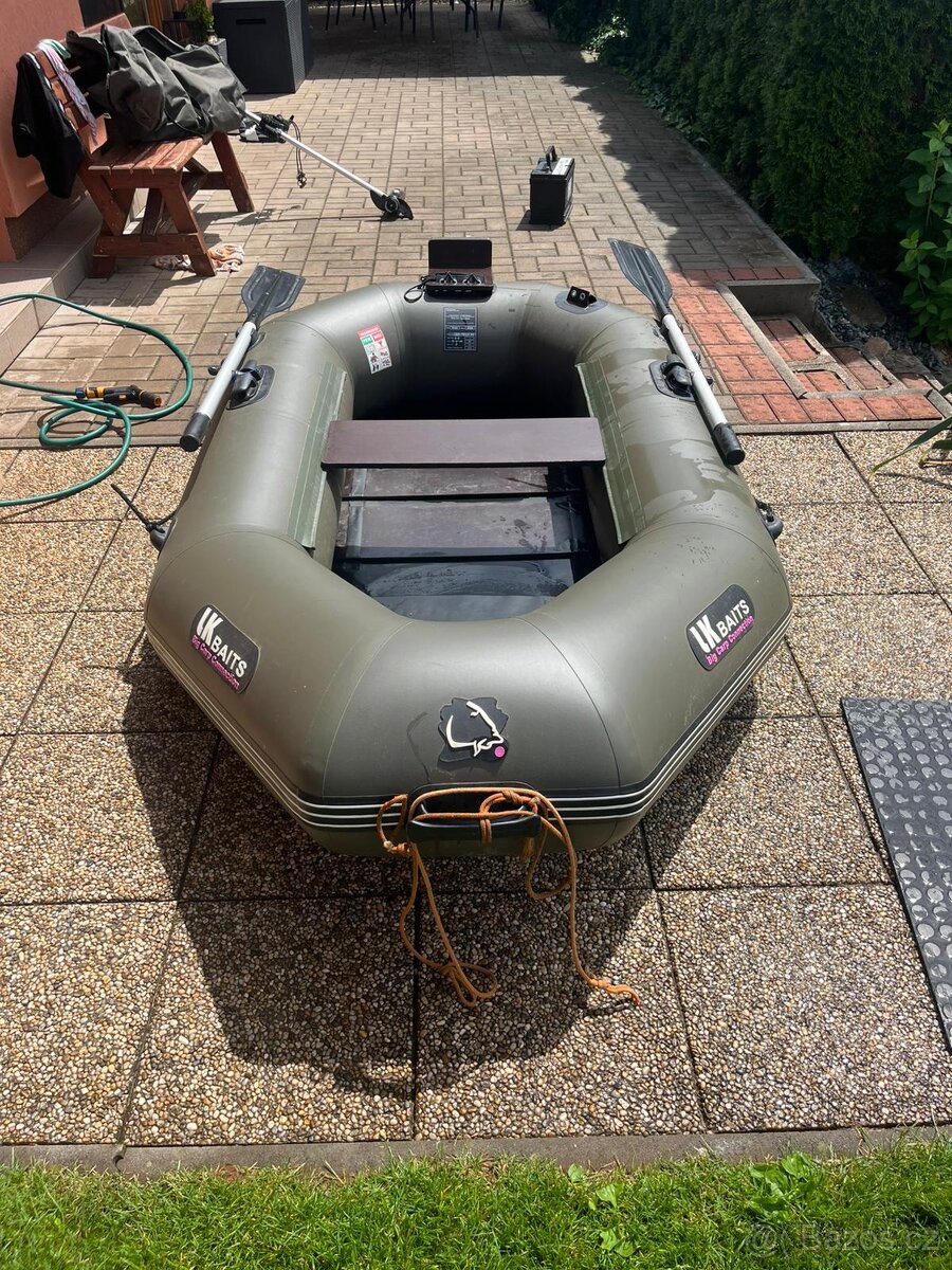 Rybářský člun,elektromotor+trakční baterie