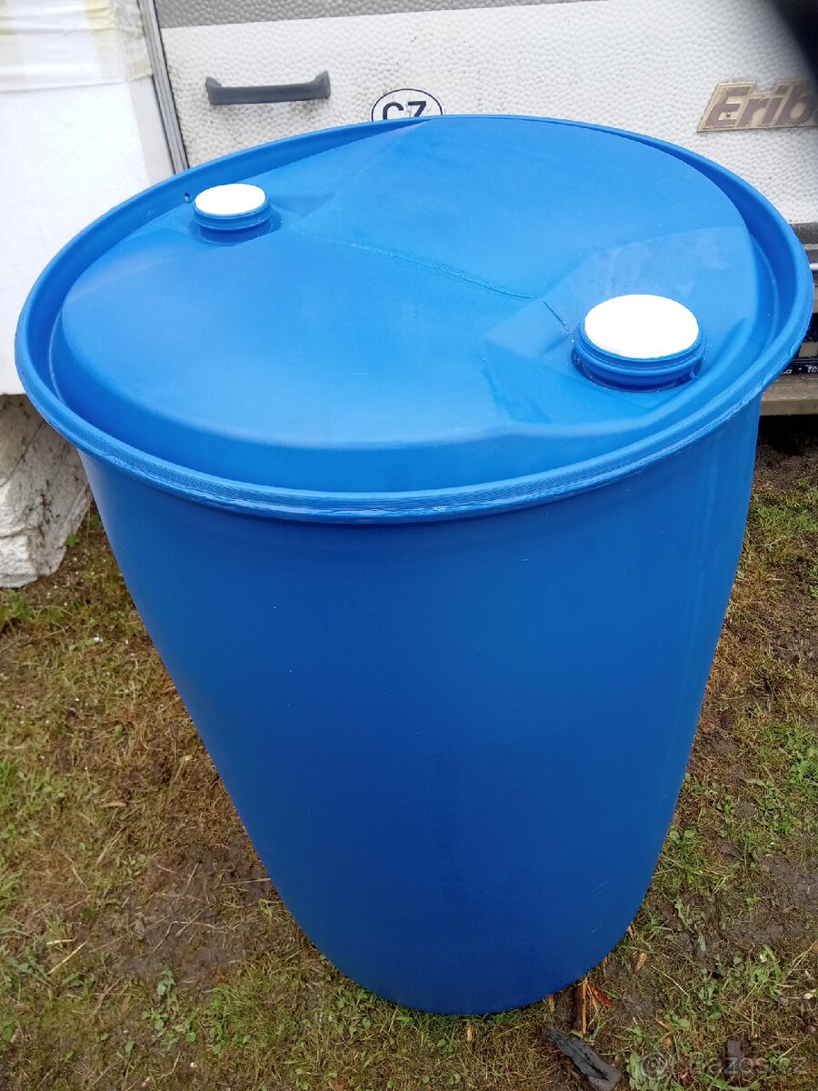 Plastové sudy 220 l