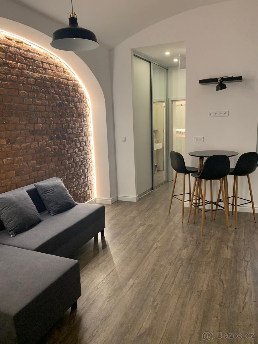 Pronájem bytu 2+kk 43 m² Na Bělidle, Praha - Smíchov