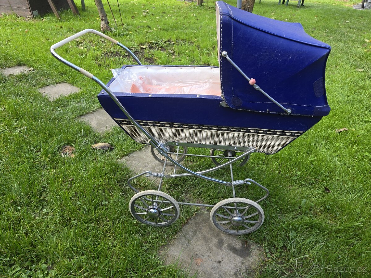 Kočárek na panenky retro