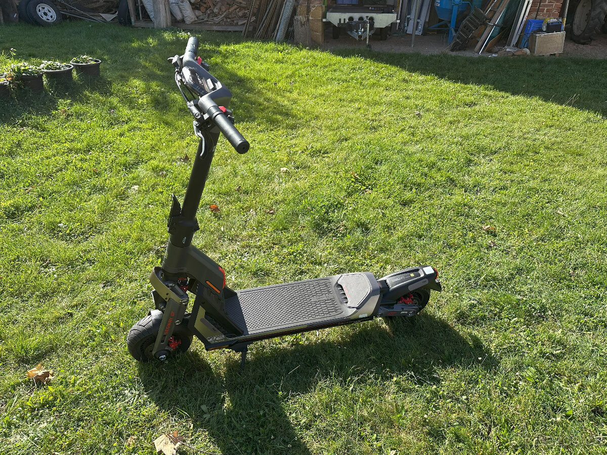 Elektrokoloběžka Segway SuperScooter GT2