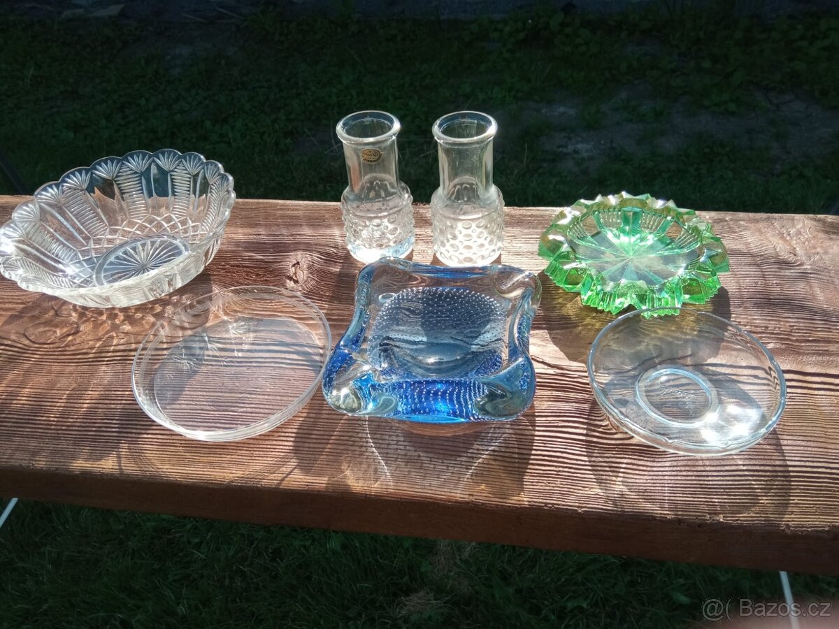 Skleněné retro,popelník, vázička, misky
