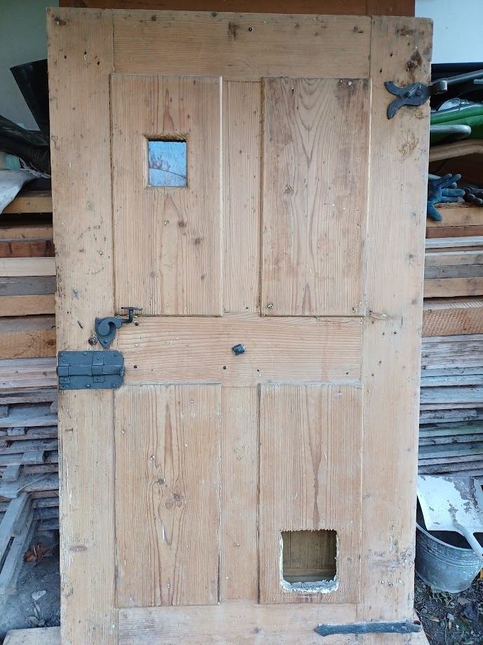 Staré dveřní kování, zámek