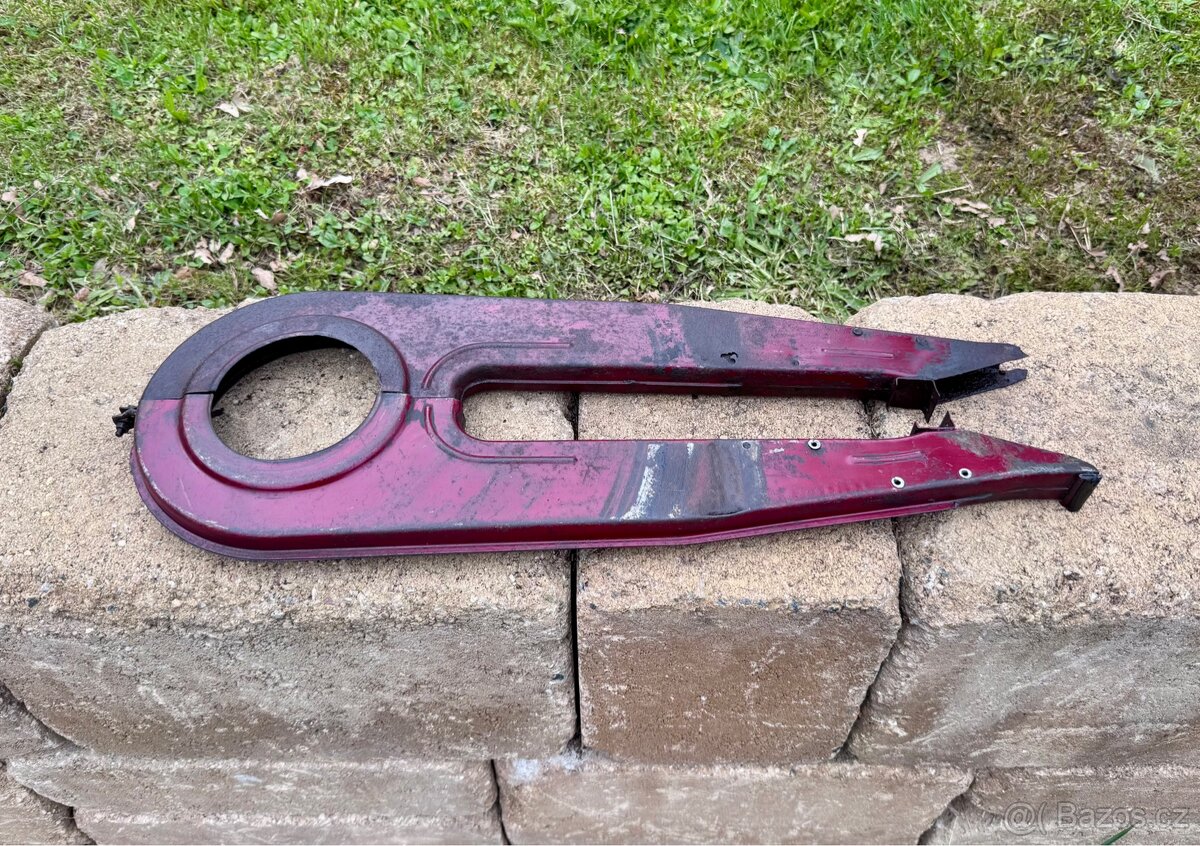 ČZ 125 175 250 - kryt řetězu