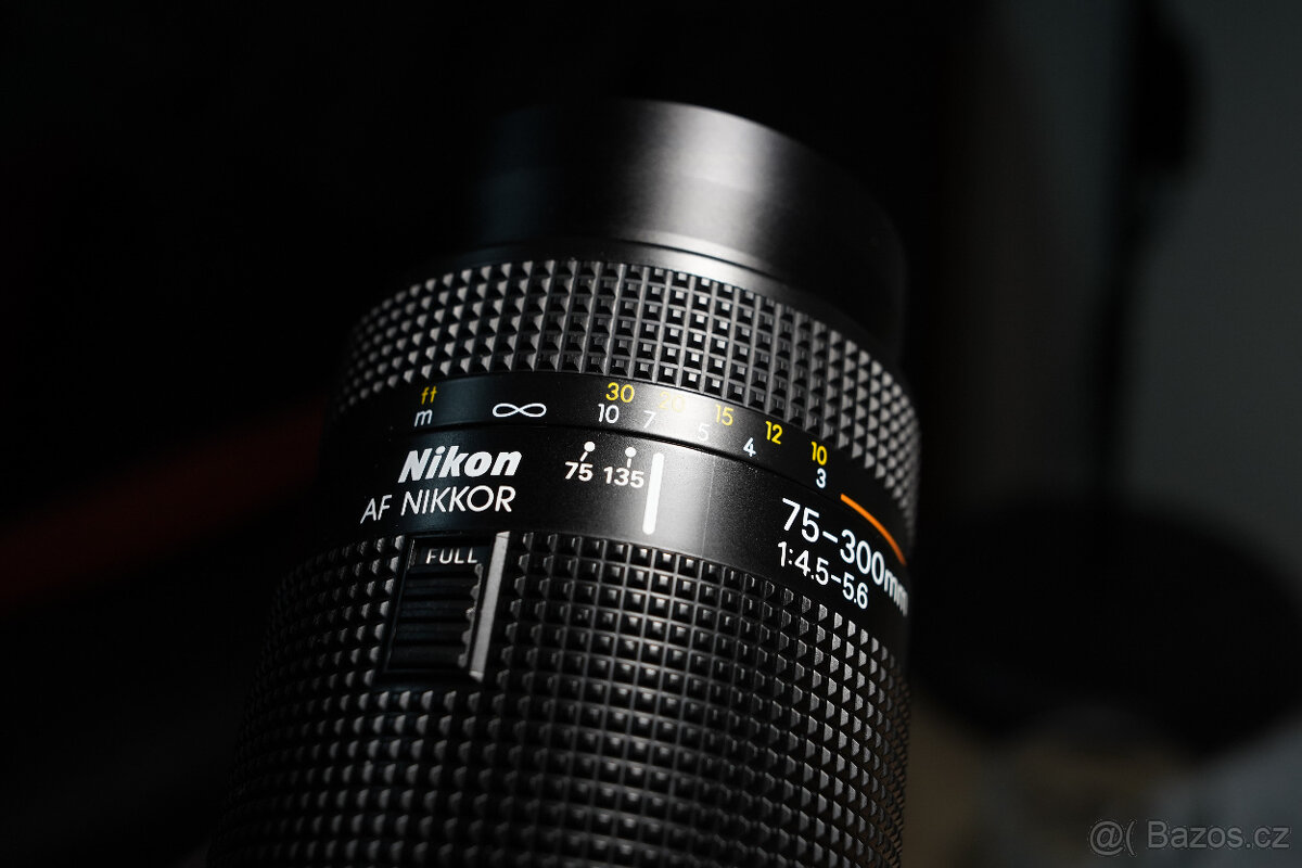 Teleobjektiv Nikon AF Nikkor zoom 75–300mm f/4.5–5.6