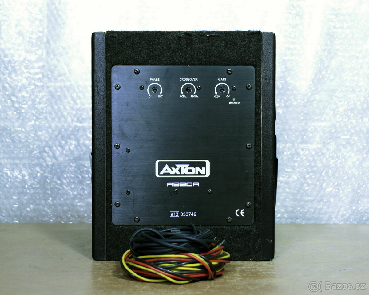 Aktivní subwoofer Axton.