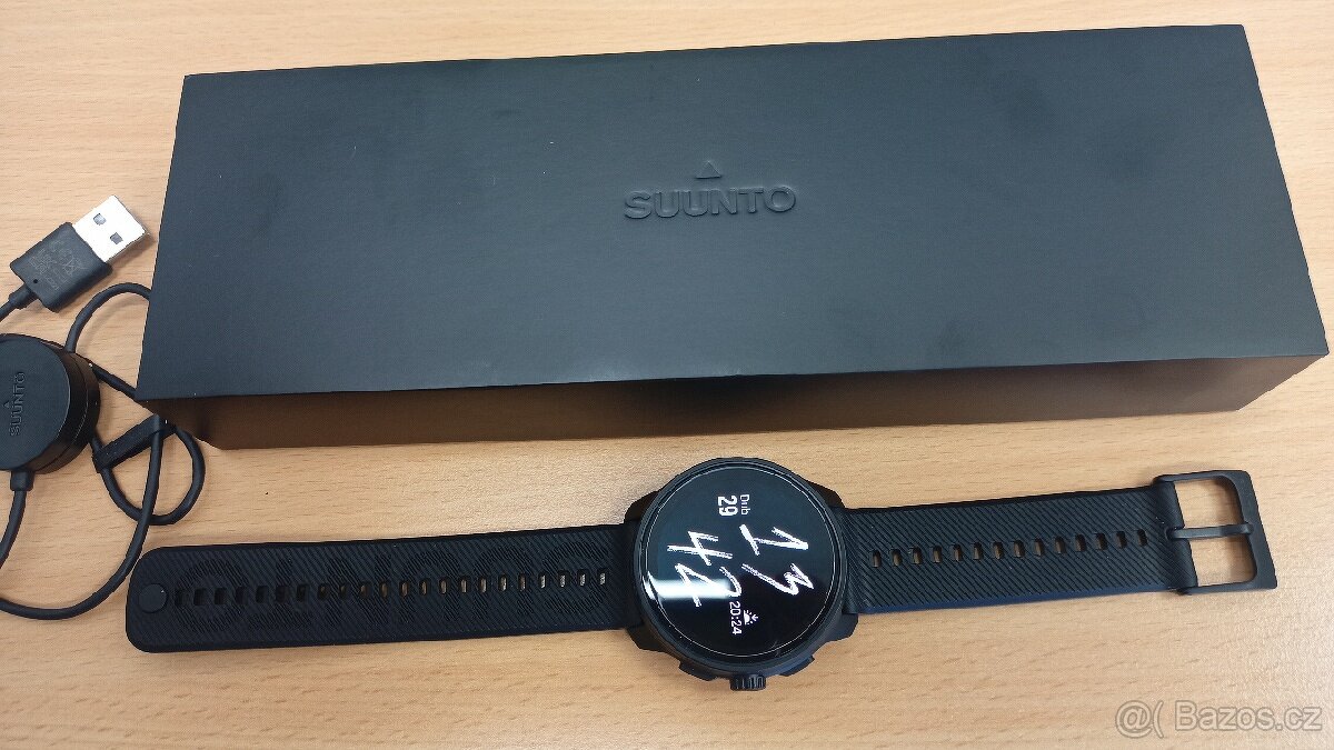 Suunto race S all black nové