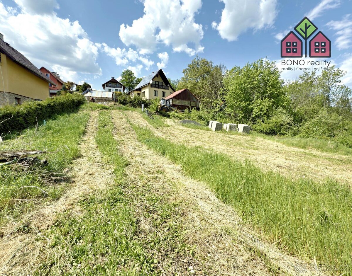 Stavební pozemek 1027 m2, příroda, Oparenské údolí, obec Vel