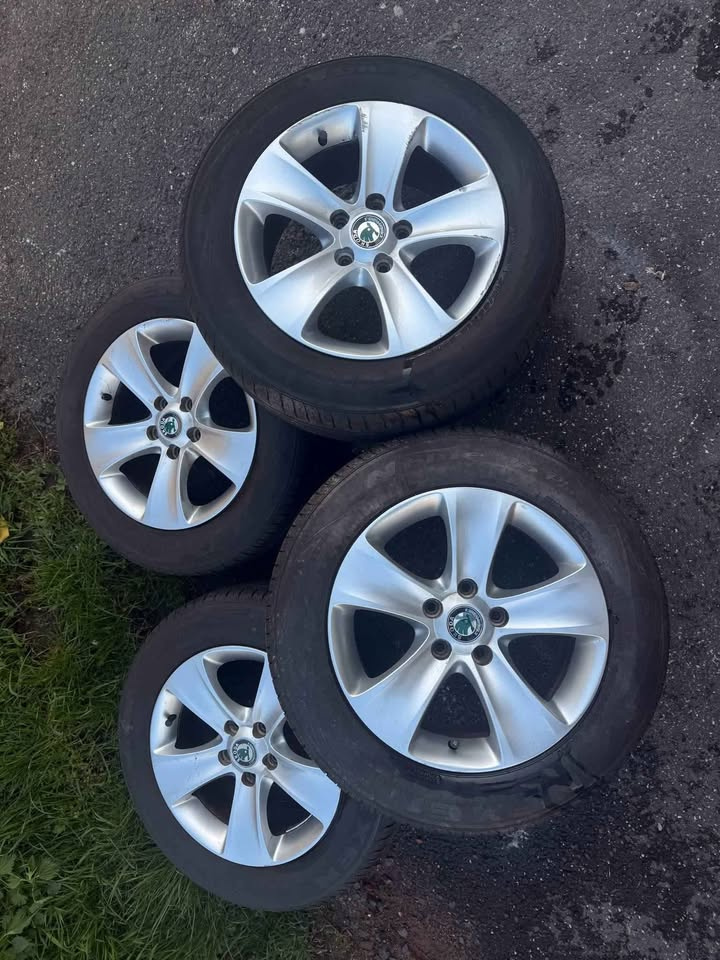 Letní pneu 215/55 r16 s ALU ráfky škoda