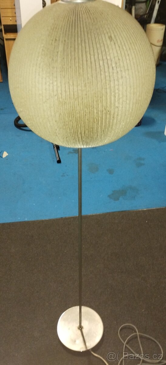 Stojící lampa