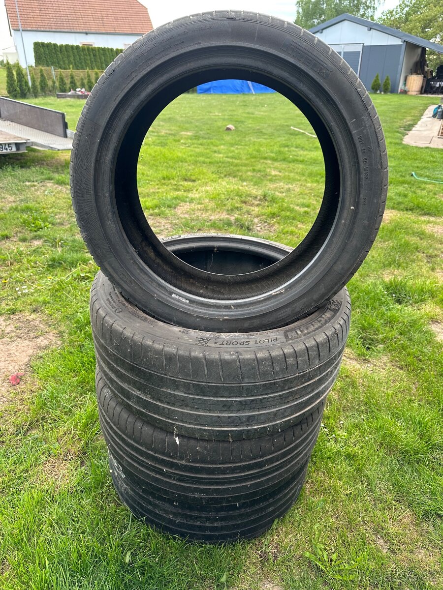 Letní pneu Michelin 245/40ZR18