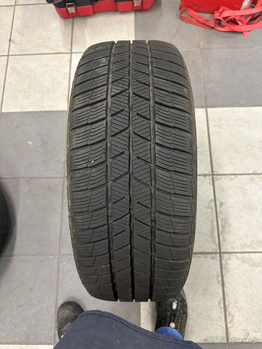 Zimní pneu 215/50 R17 95V XL Barum