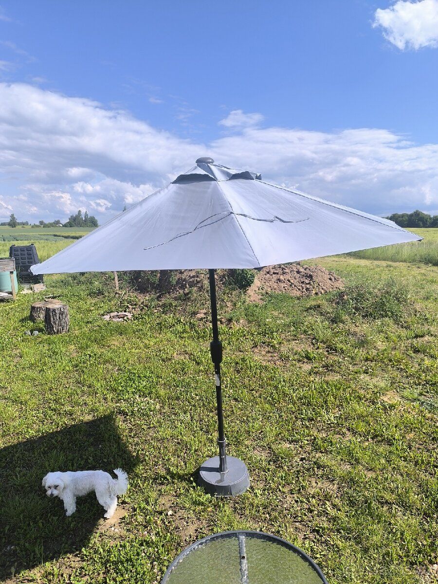 Mechanický slunečník půlený