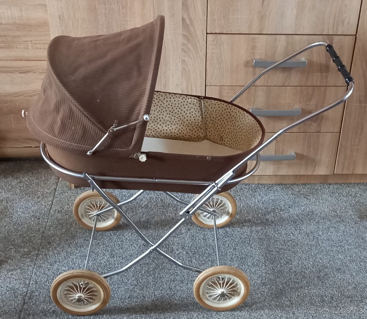 Retro kočárek manšestrový pro panenku