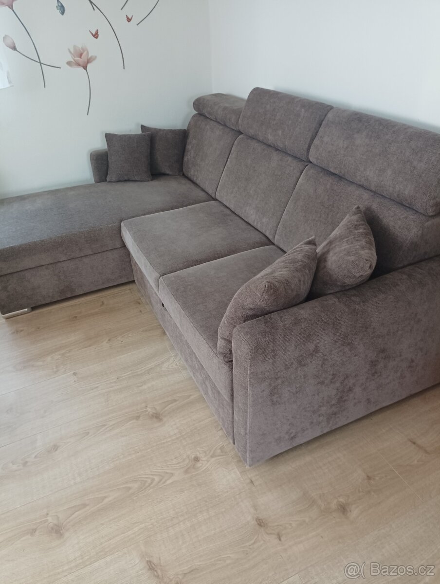 Rohovou sedací soupravu malých rozměrů
