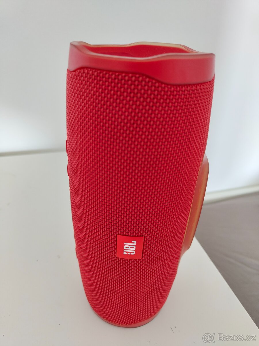 JBL charger 4