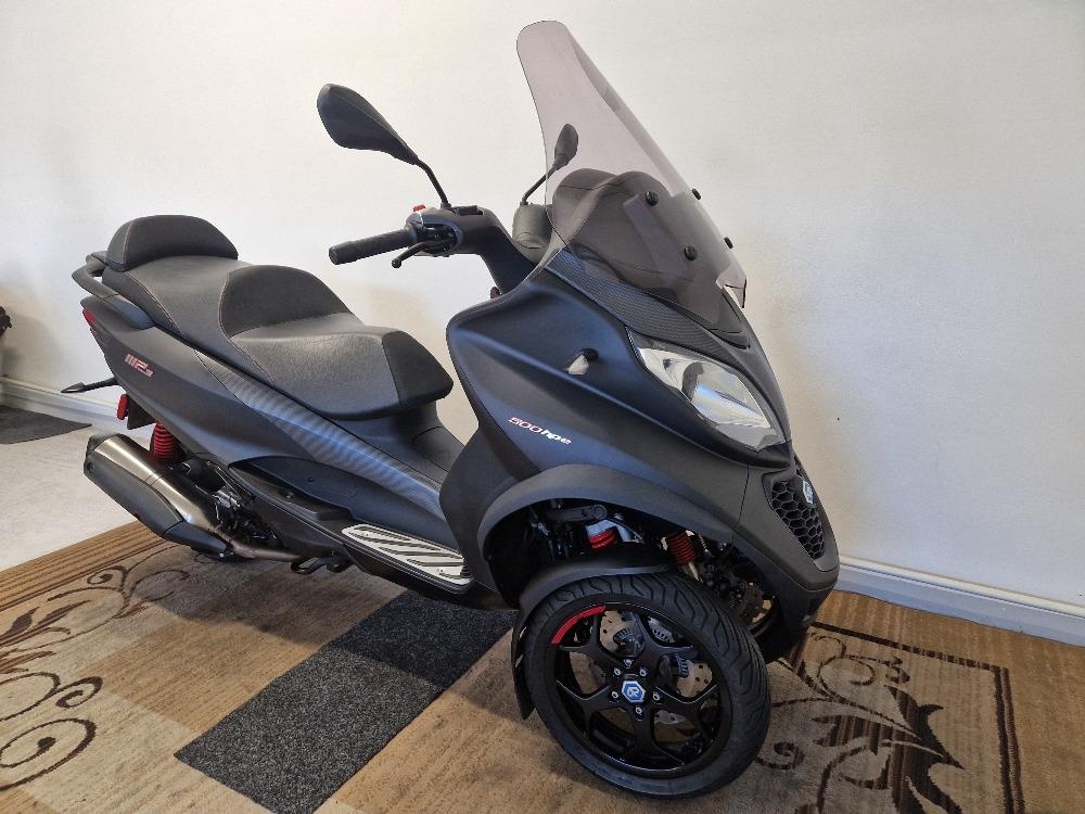 Piaggio MP3 500 hpe Zpátečka LED denní svícení 7/2021