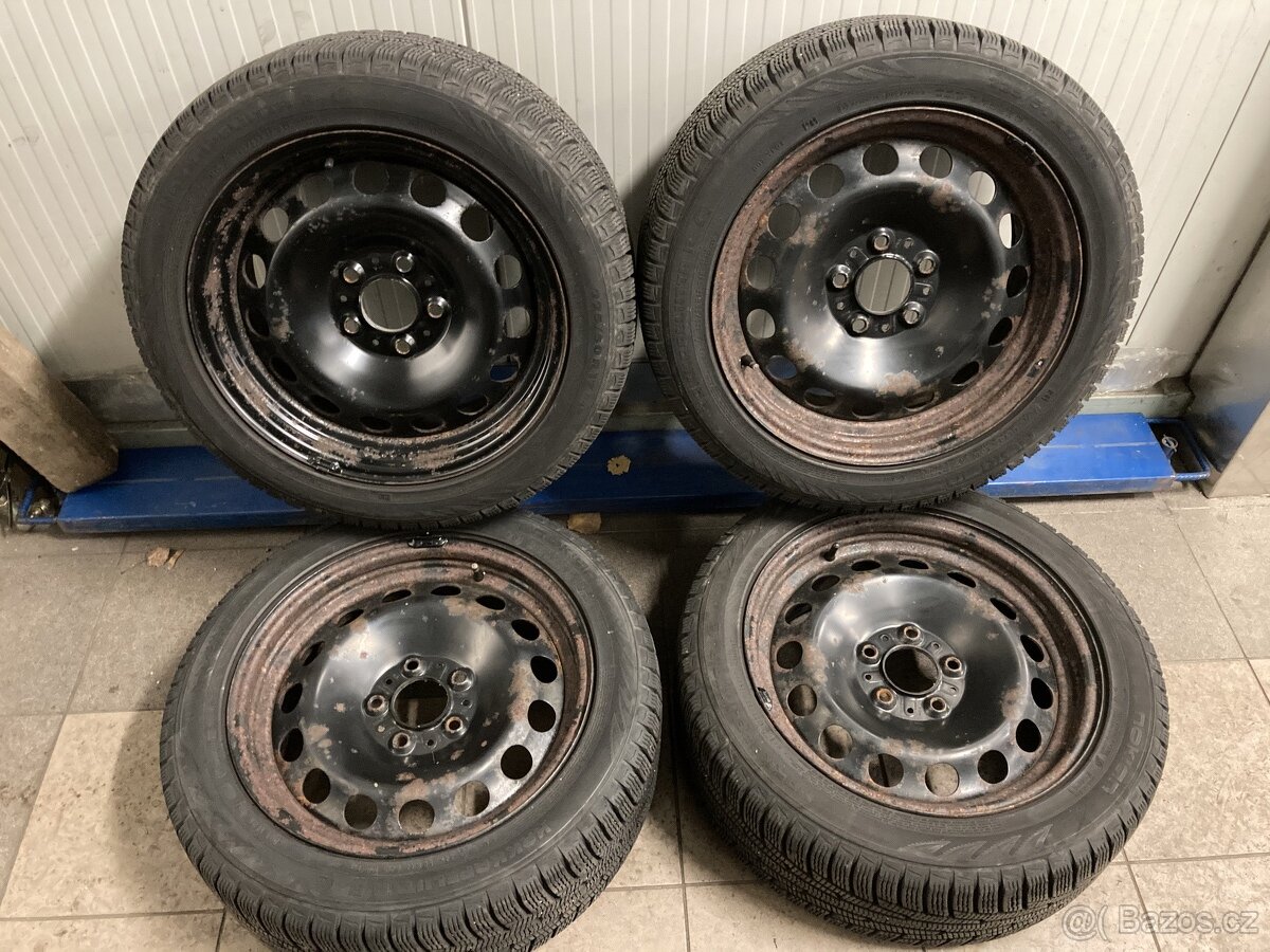 BMW X1 zimní sada R17 5x120 runflat orig. poklice