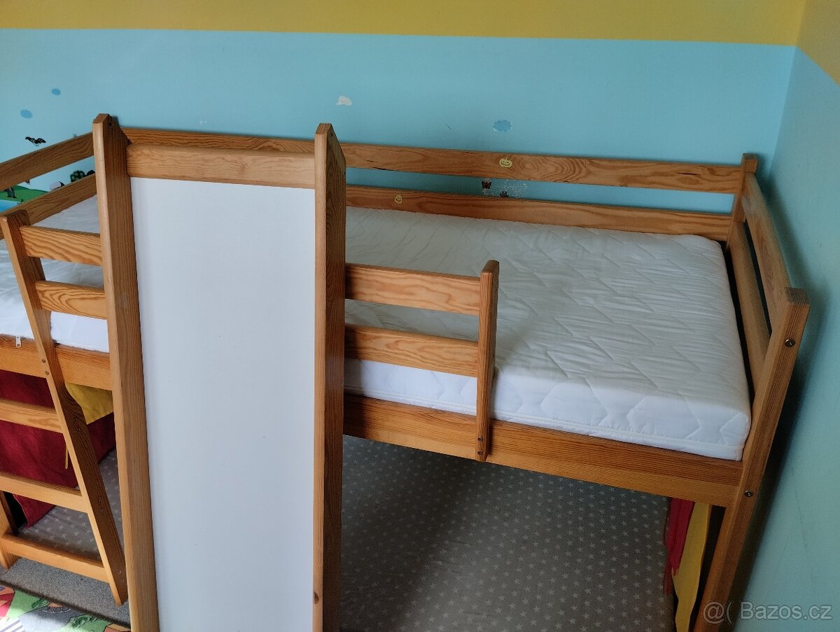 Dětská vyvýšená postel se skluzavkou a matrací