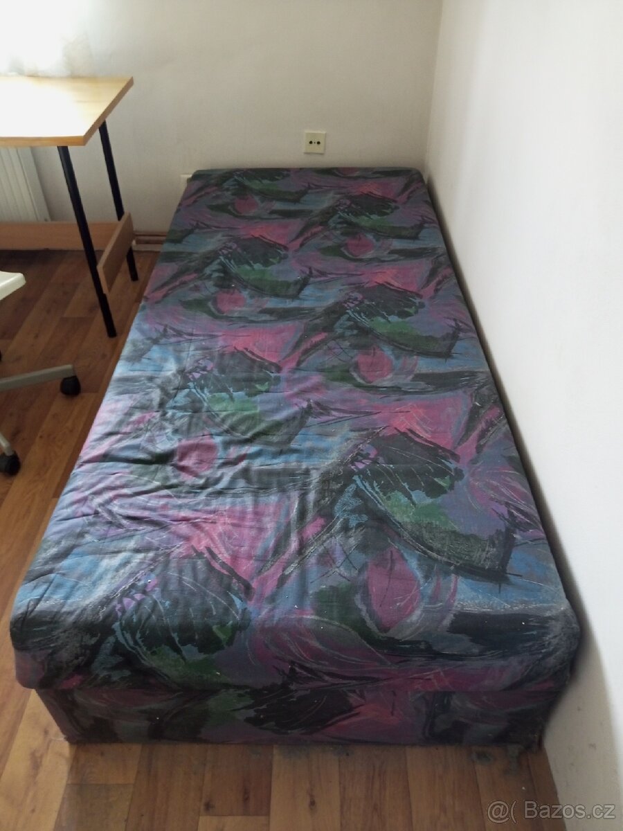 Valenda s úložným prostorem