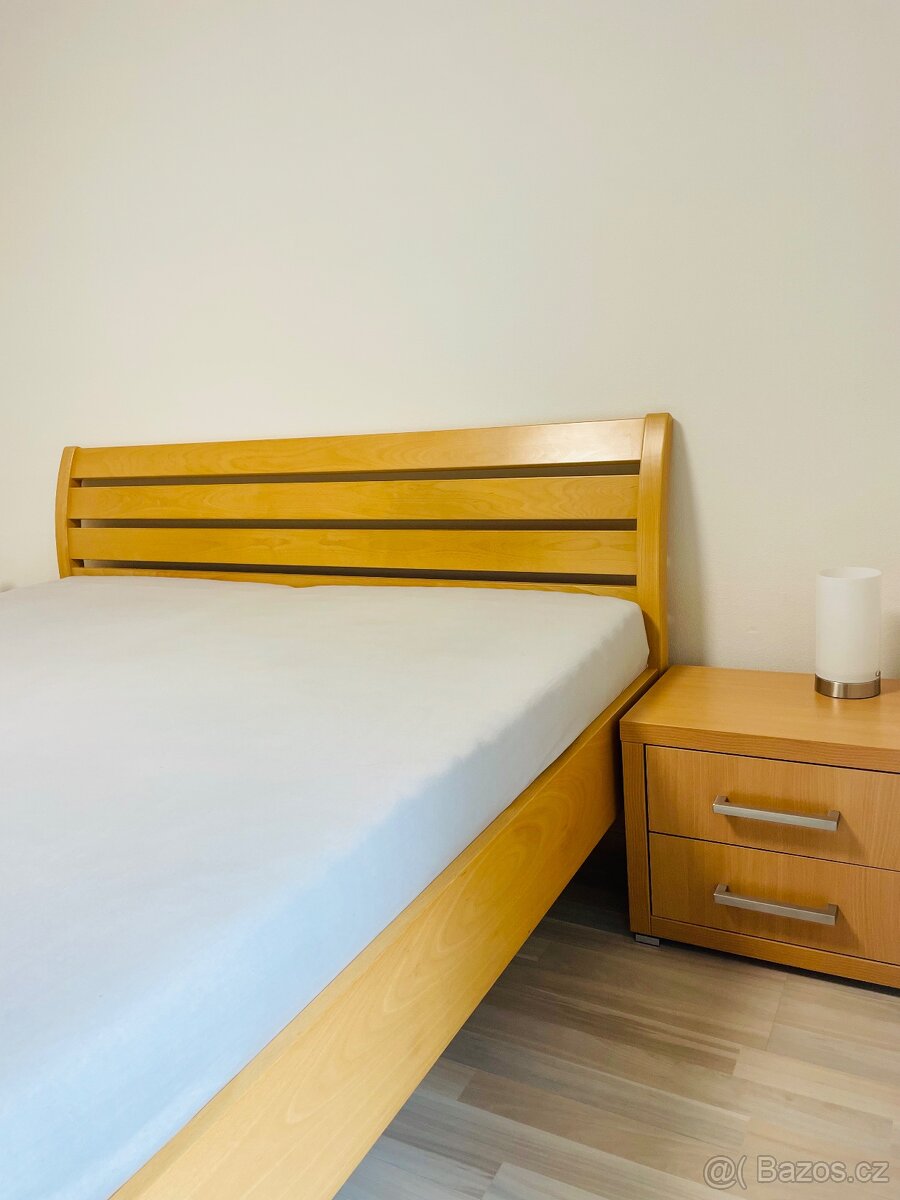 Prodej ložnice - komplet postel ,2x stolek, komoda