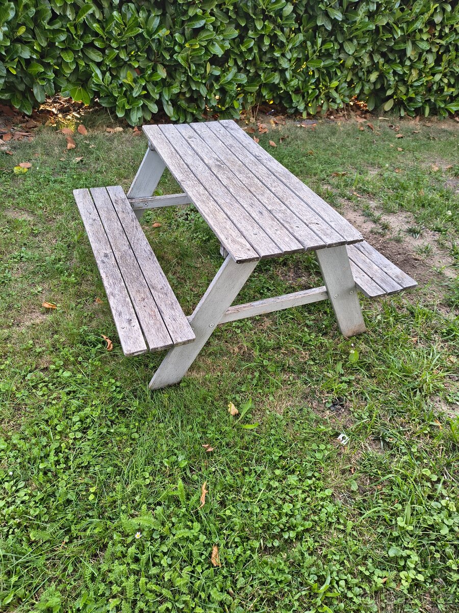 Dětské zahradní sezení
