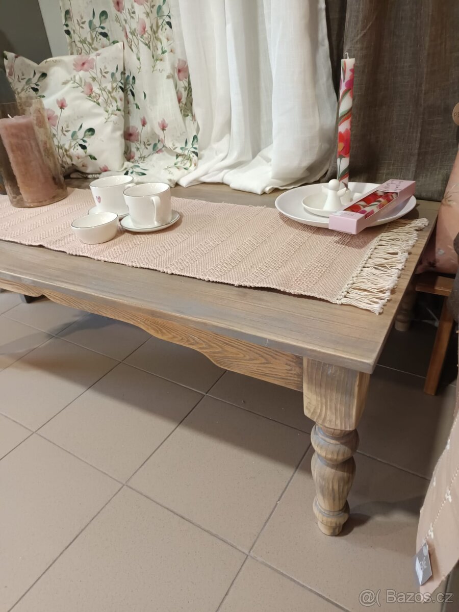 Stůl