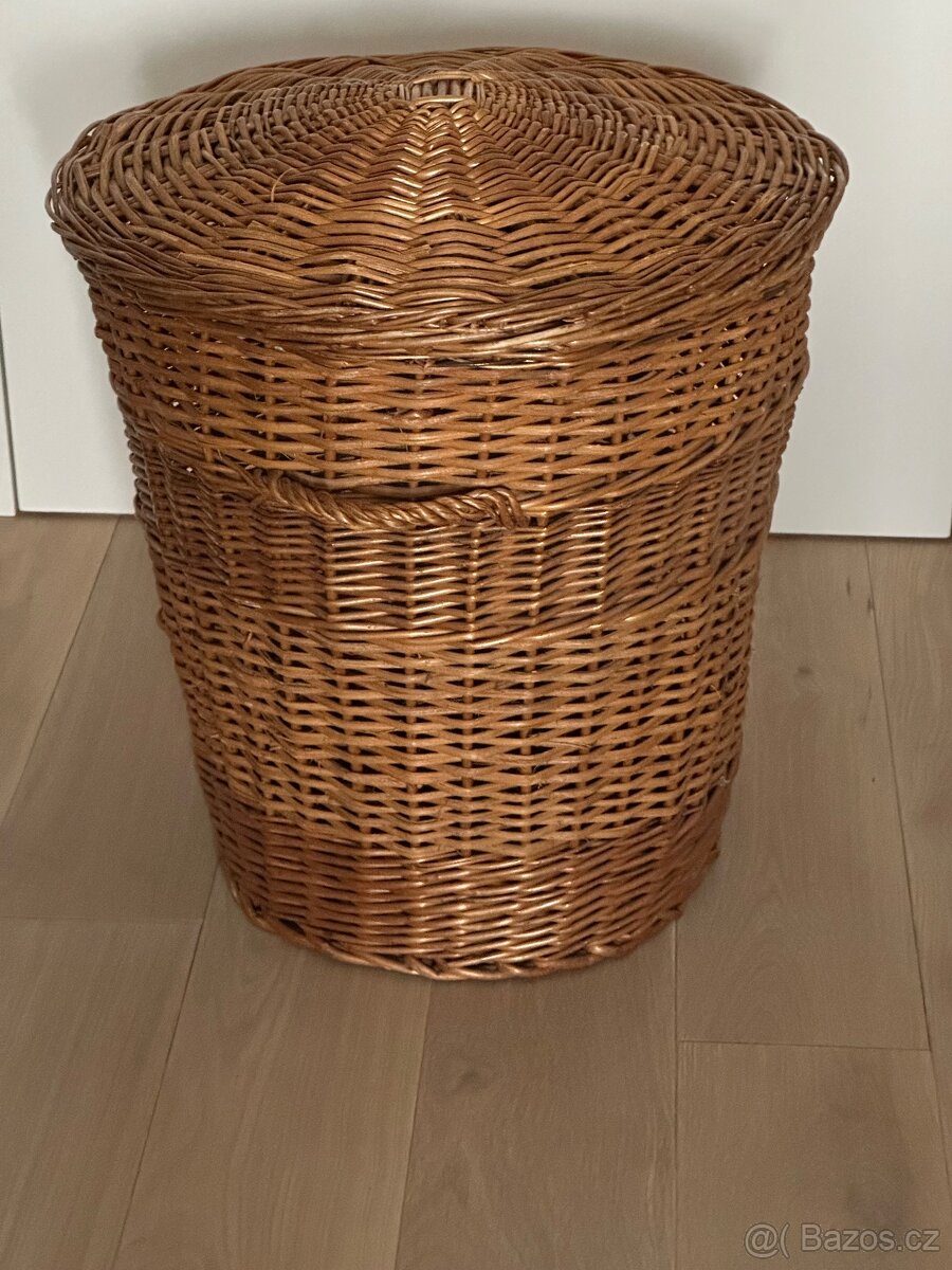 Koš s víkem