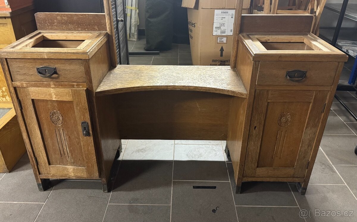 Starožitný toaletní stolek