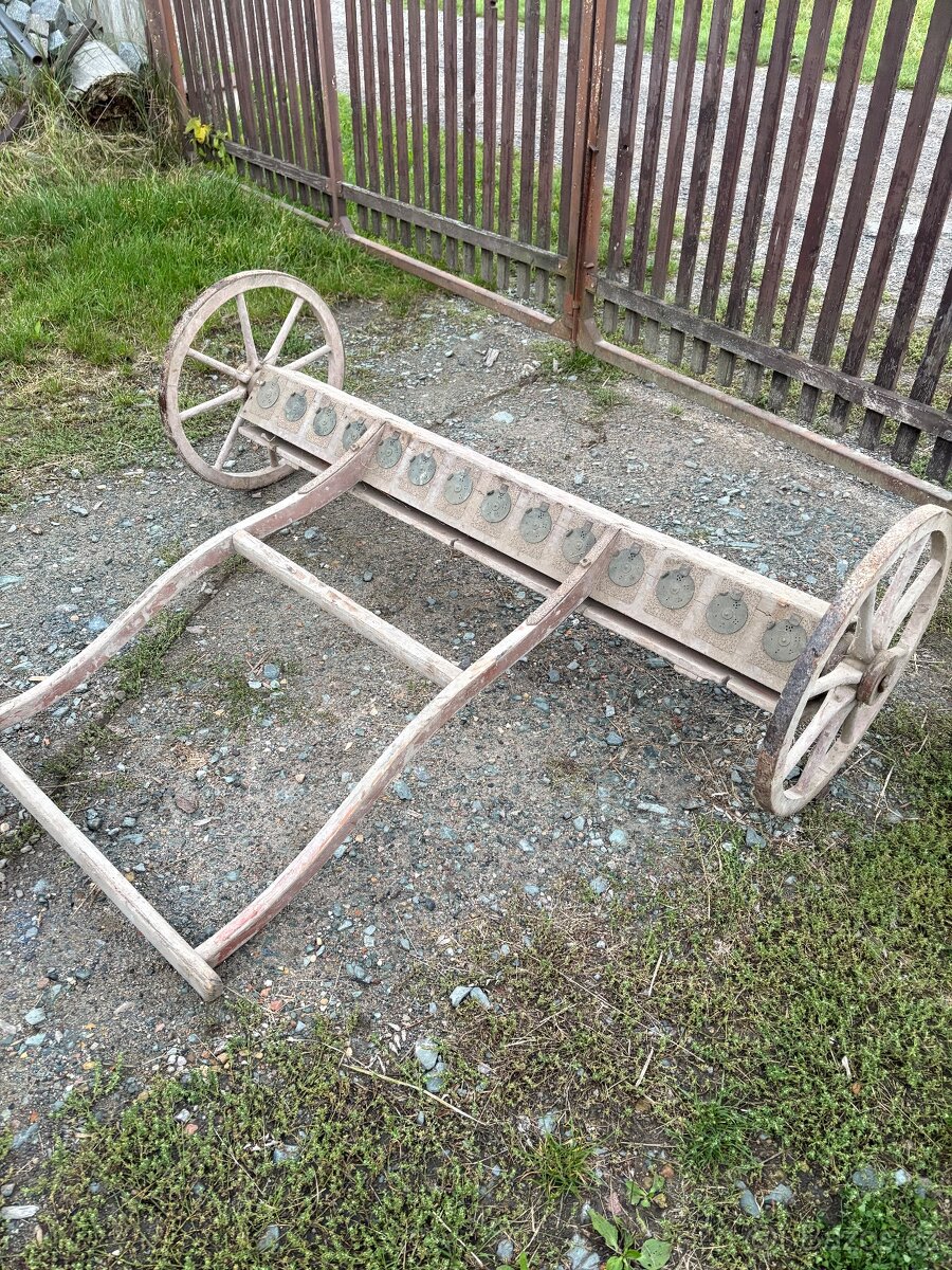 Secí stroj (truhlík)