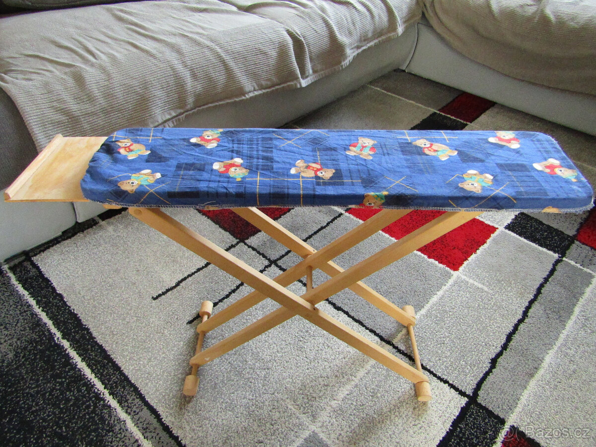 Dřevěné žehlící prkno pro holčičky