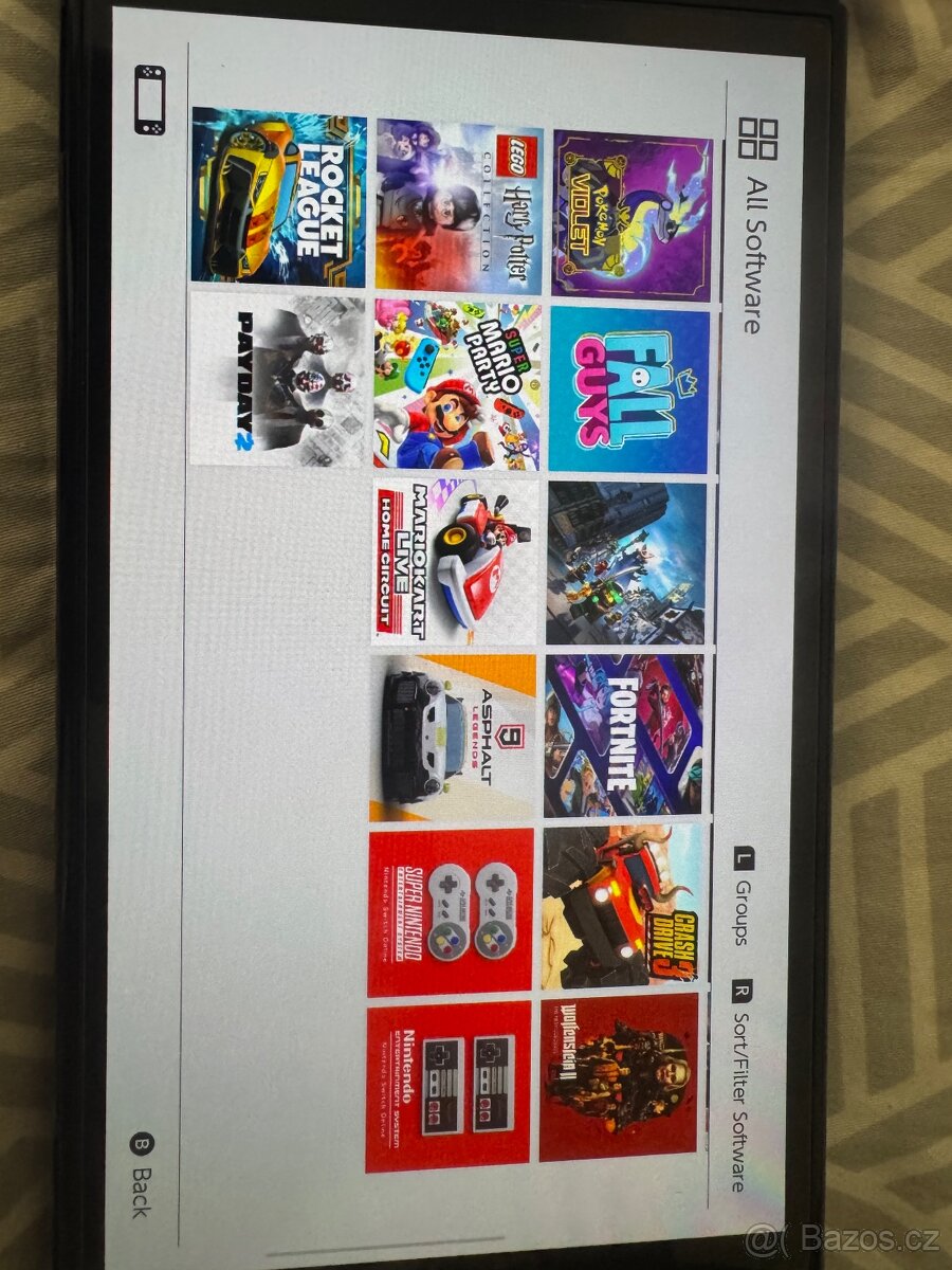 🎮 Nintendo Switch OLED – téměř nové + 256GB karta, 2 páry J