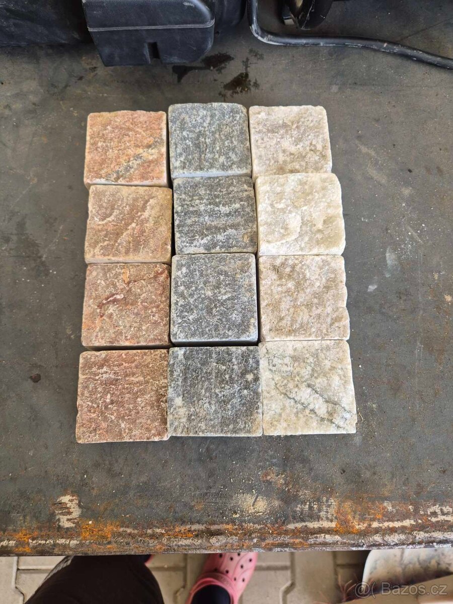 Mramorová řezaná kostka 6x6x4cm