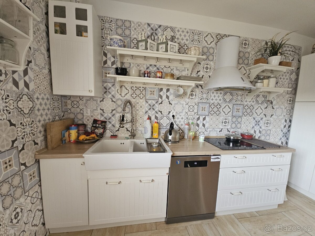 [REZERVACE]Kompletní kuchyně ve venkov stylu vč. spotřebičů