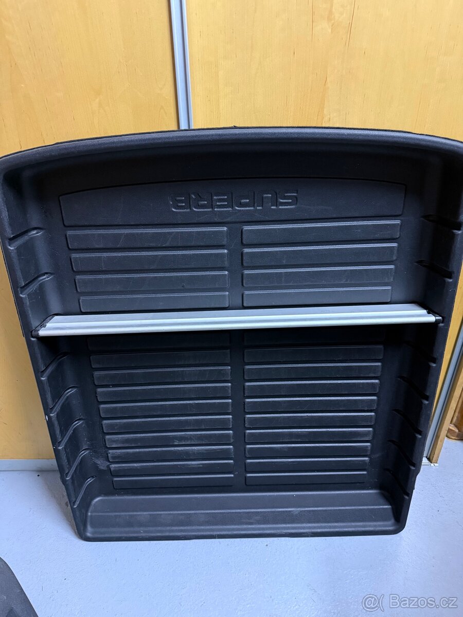 Originální plastová vana + koberečky Škoda Superb 3