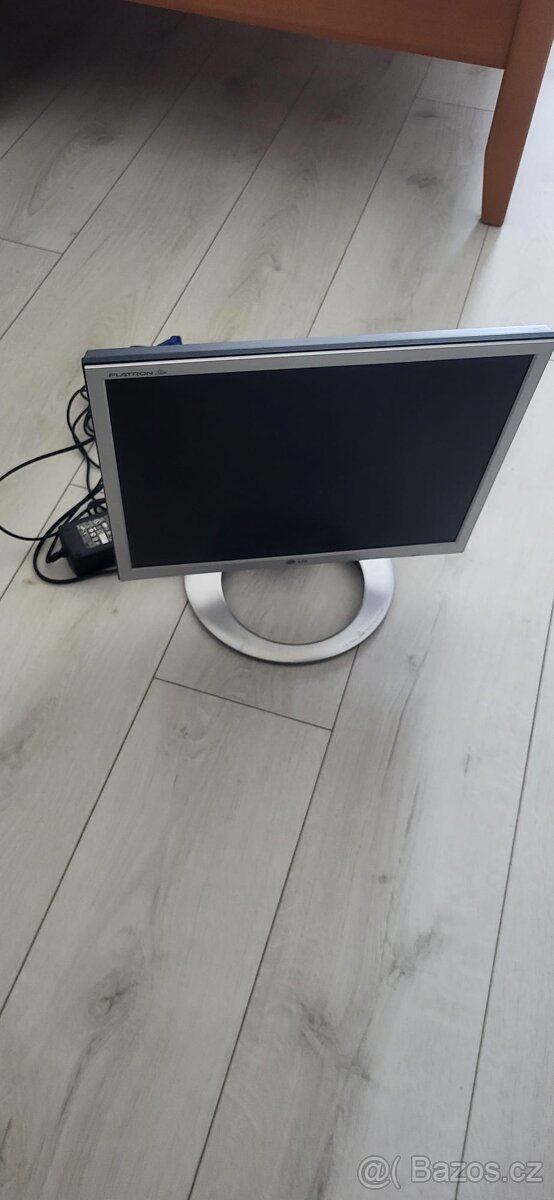 Za odvoz - LG monitor 17 palců