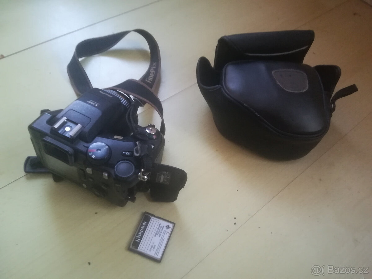 2x FujiFilm Finepix S7000 - zřejmě vadný CCD čip