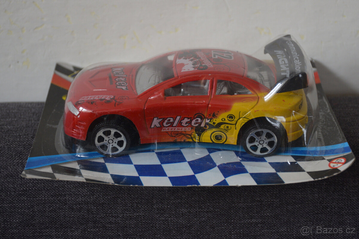 Hračka - nové auto.