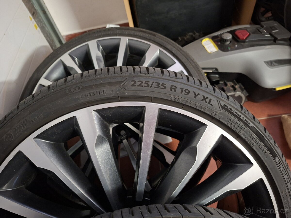 Barum Bravuris 5HM 225/35 R19