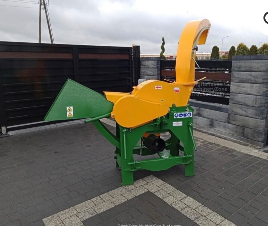 Štěpkovač větví na traktor