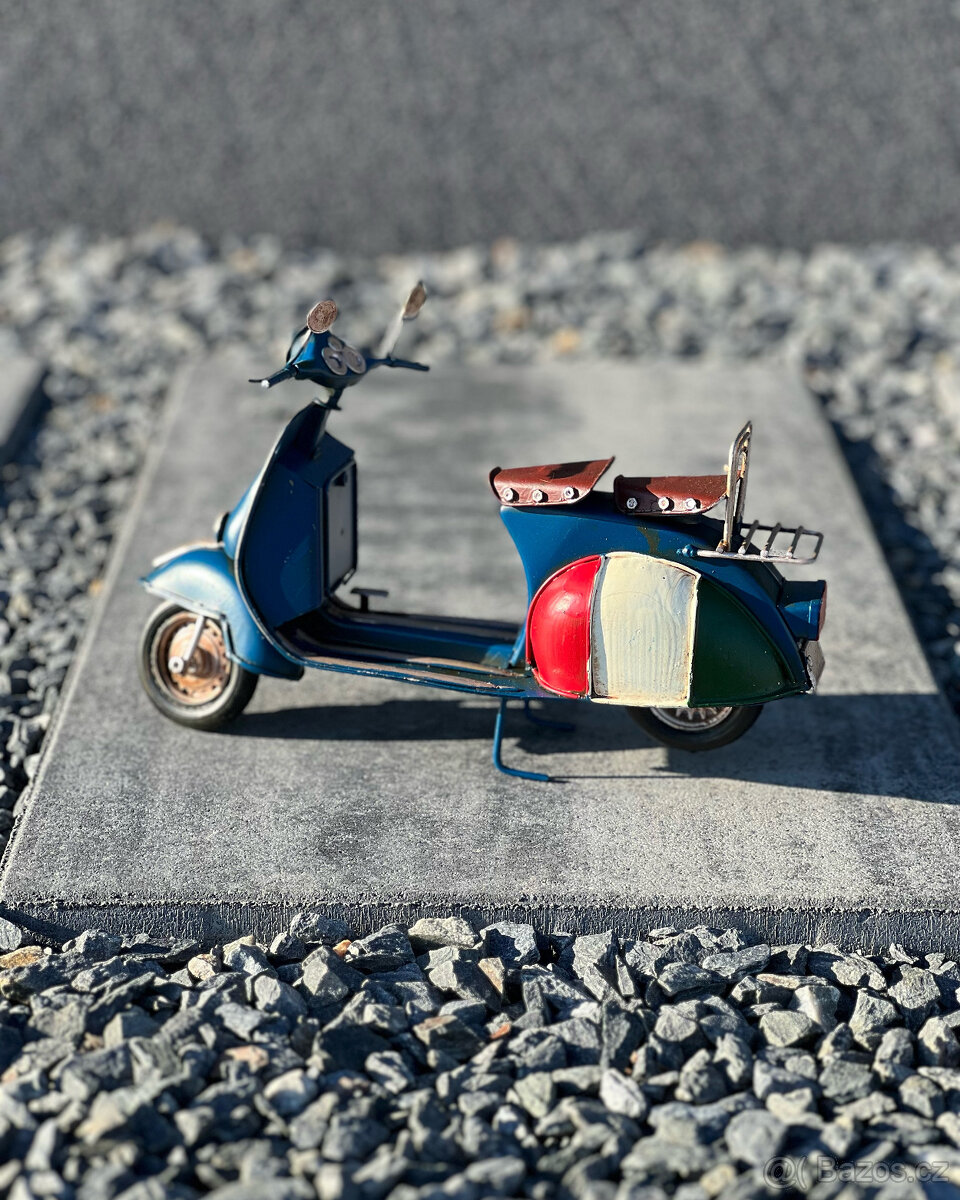 Plechový retro skútr - modrý motorka skvělý dárek