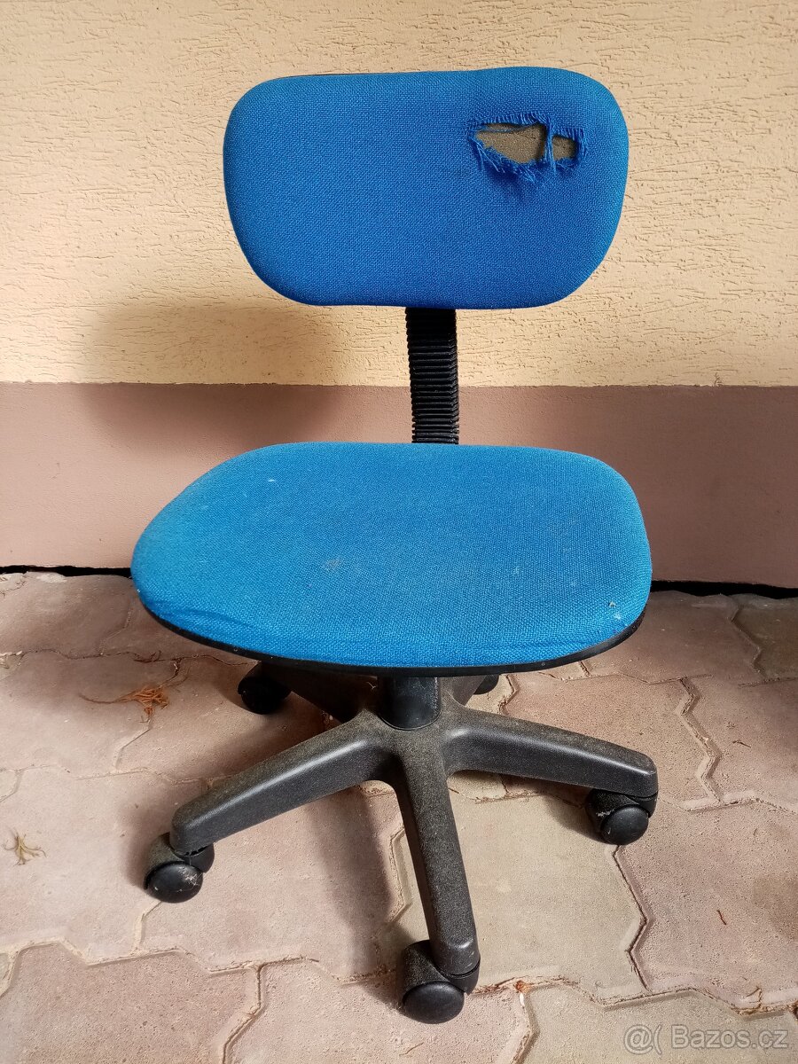 dětská židlička na kolečkách