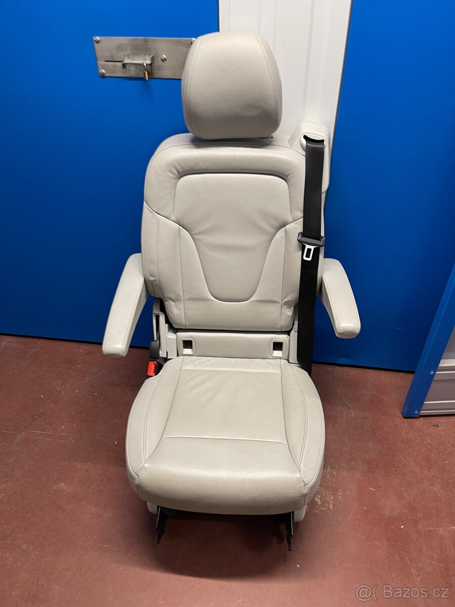 Dvě kapitánské sadečky  Mercedes Benz V-Klasse W44