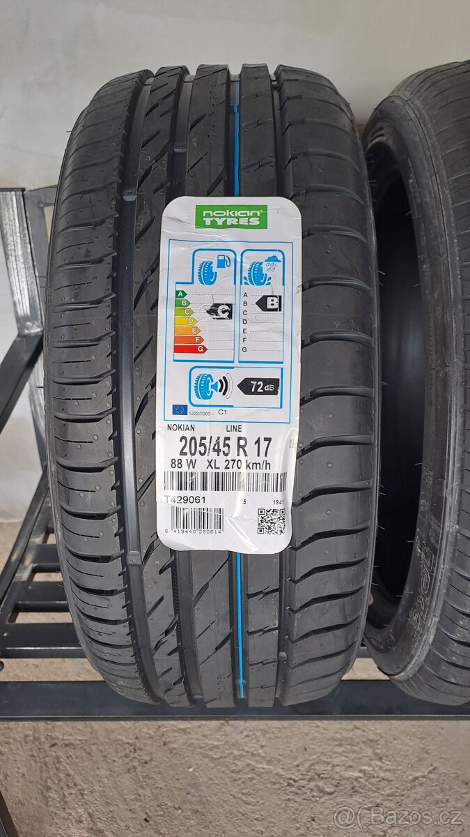 Pneu  205 45 R17